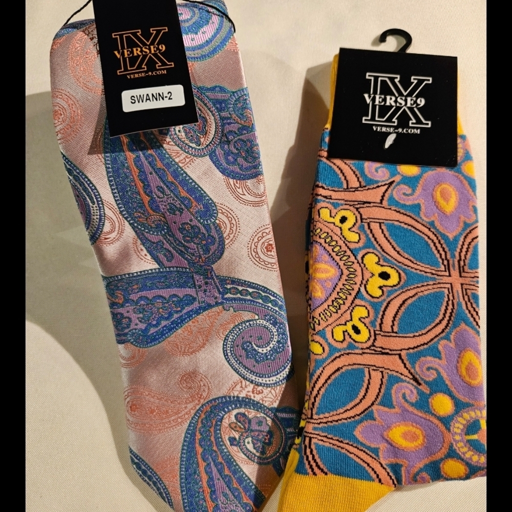 Men's Paisley Tie and Patterned Socks Set - Blue and Pink